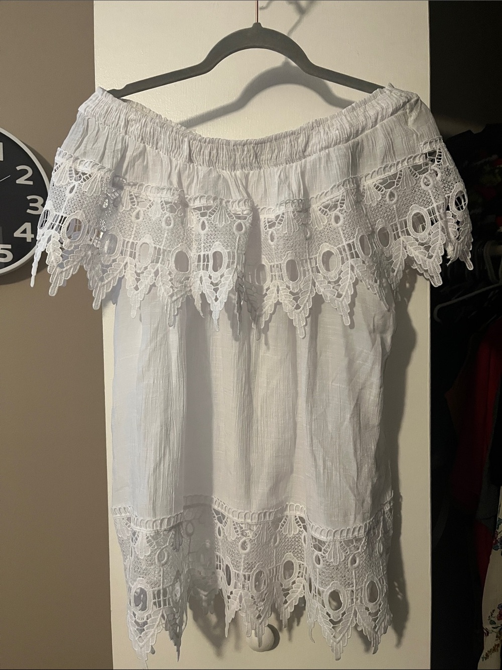 Women’s White Off-Shoulder Lace Trim Tunic